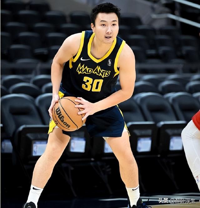 鹈鹕完胜日本男篮，布克关键制胜