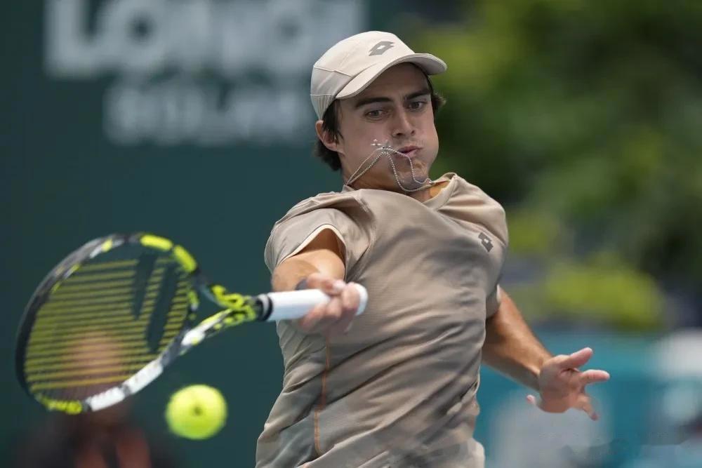 日本网球队绝地反击澳大利亚网球队，兹维列夫爆发神勇的简单介绍