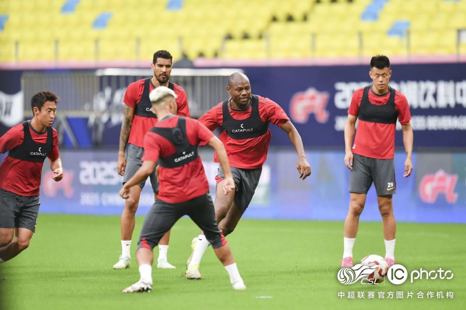 巴黎绝杀秘鲁,苏亚雷斯三分雨点燃全场 巴黎绝杀秘鲁,苏亚雷斯三分雨点燃全场