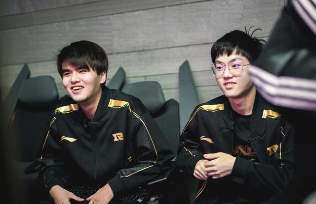 LPL明星选手受伤退赛,引发热议 LPL明星选手受伤退赛,引发热议