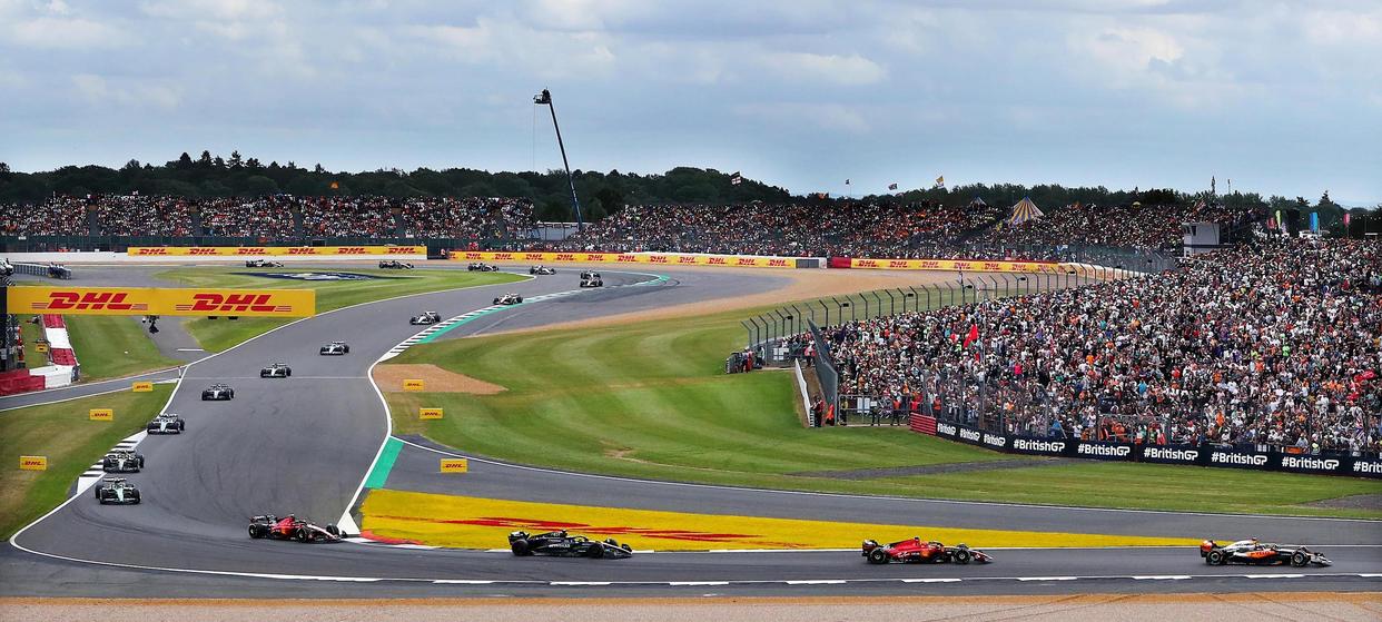 迈凯伦逆转梅赛德斯，汉密尔顿统治全场