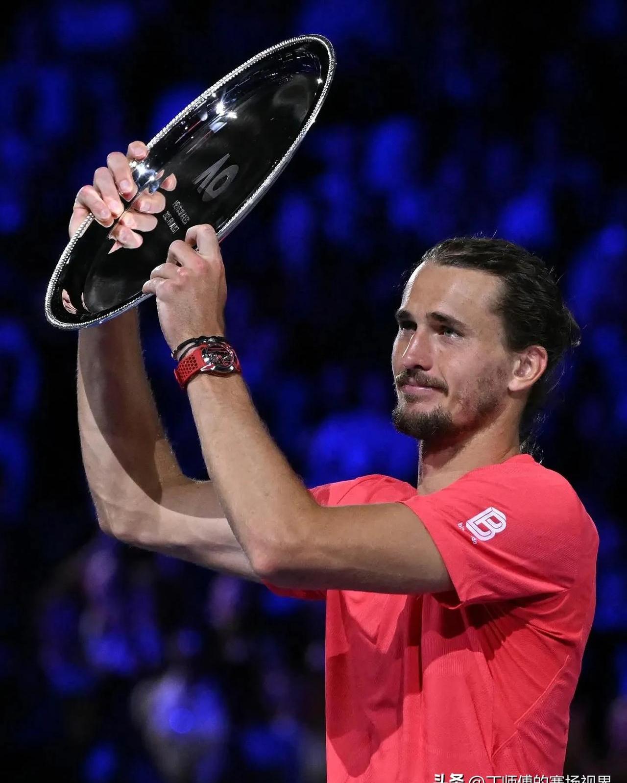 ATP总决赛险胜美网，兹维列夫高光表现