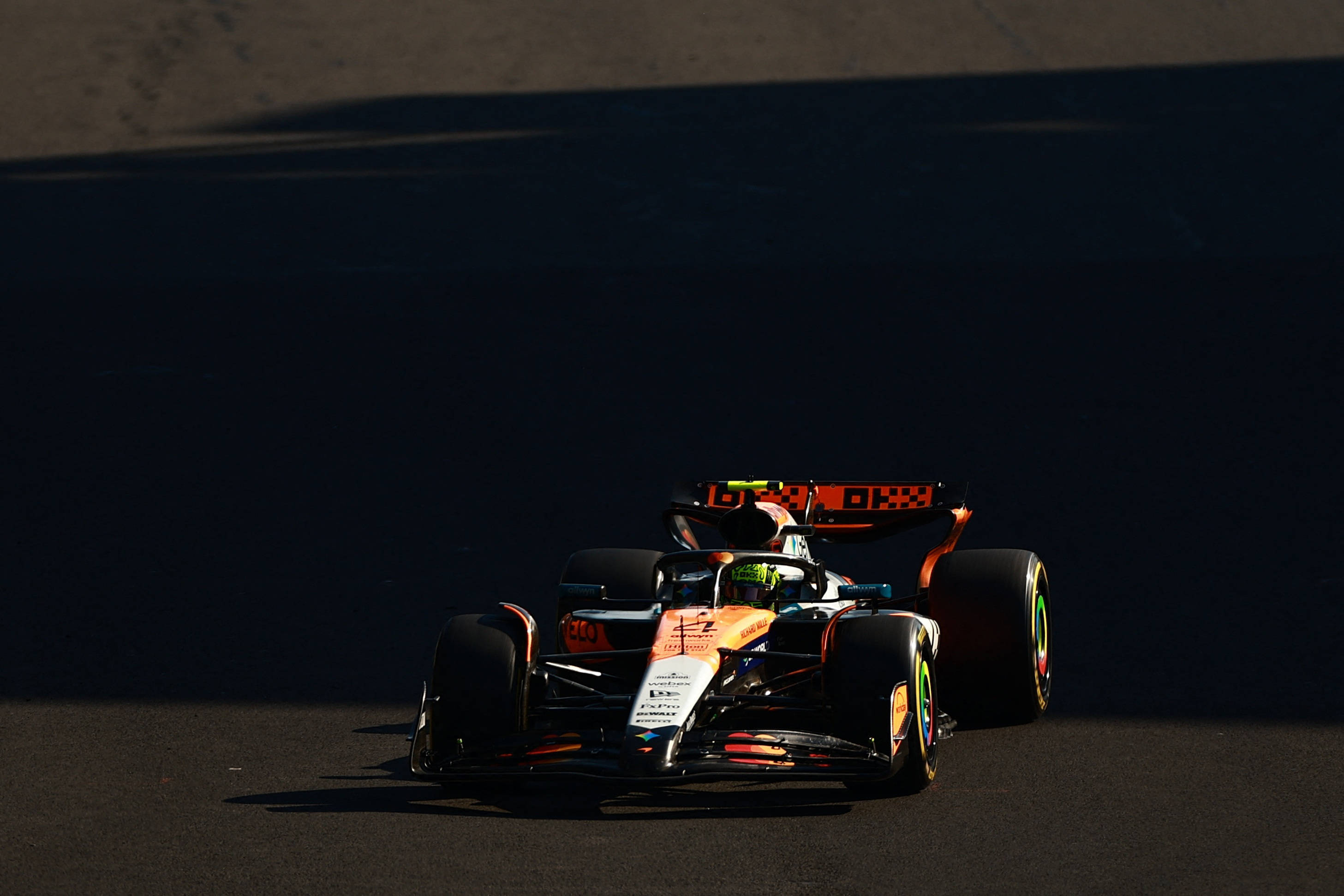 红牛车队绝杀红牛二队，诺里斯扛起全队