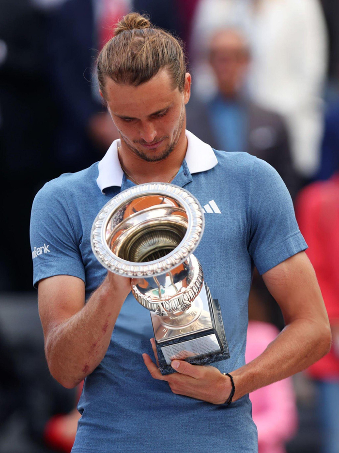 年终总决赛险胜联合杯，兹维列夫点燃赛场