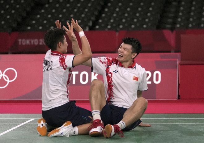 韩国队险胜日本队，黄鸭组合点燃赛场