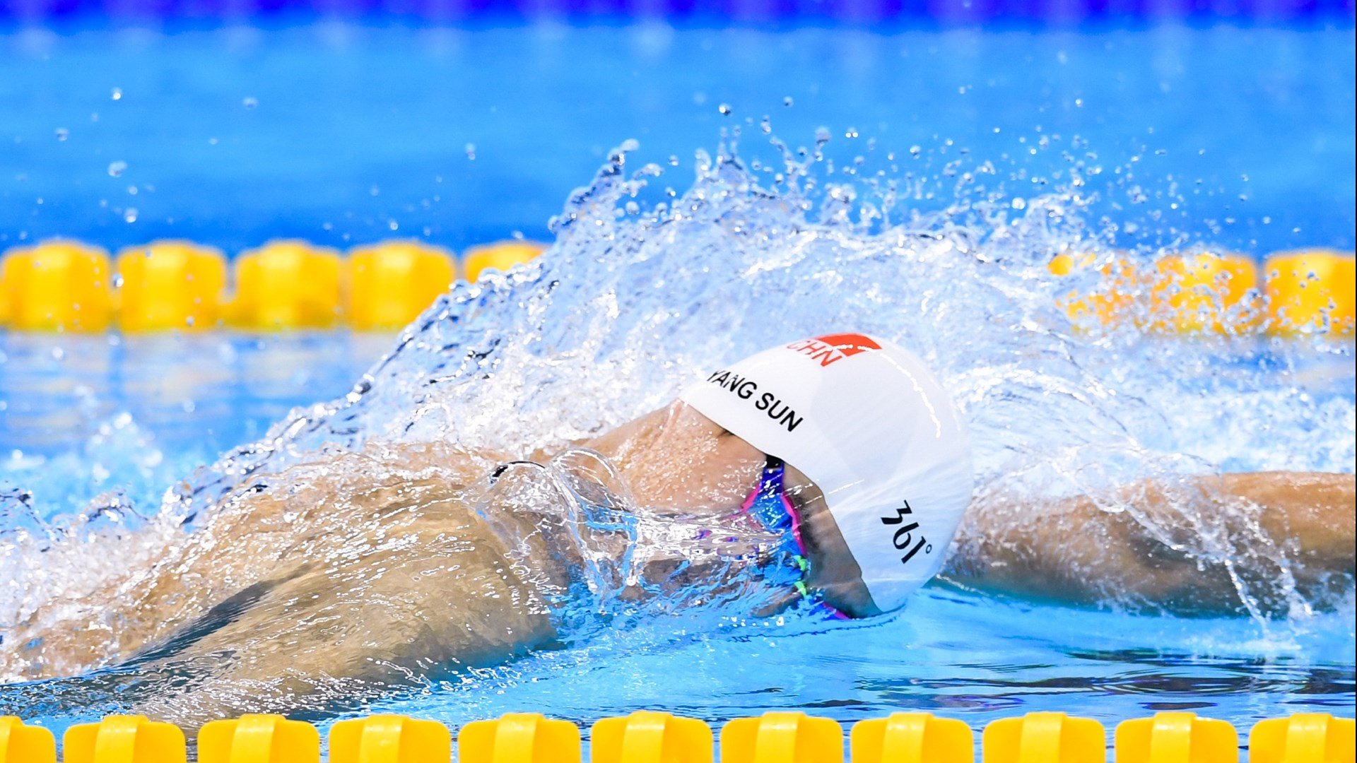 马黛茶与红黑风暴，当哥伦比亚横扫圣西罗，梅西点燃烧烤烟雾