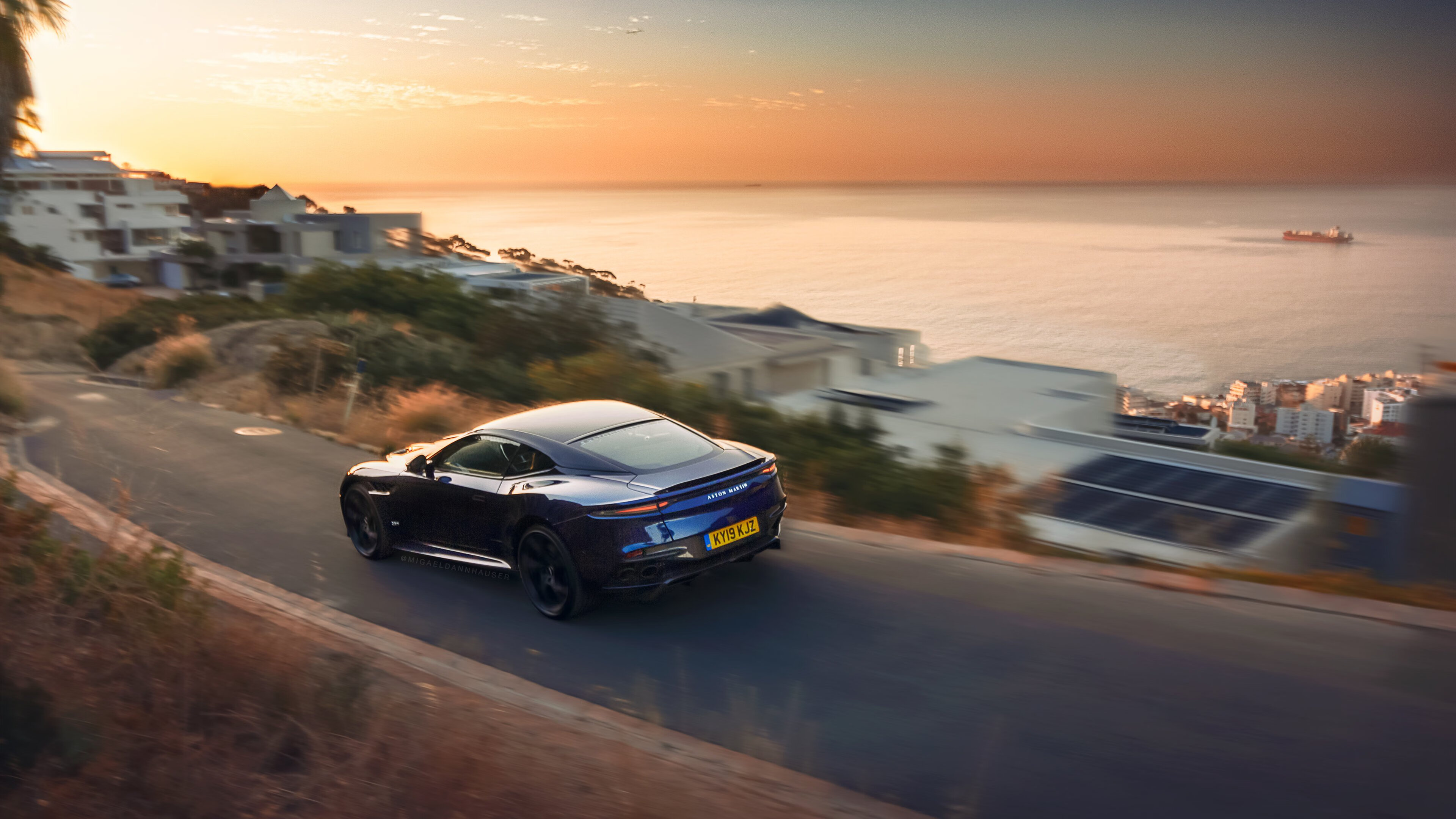 平行时空的竞技场，F1引擎轰鸣与秘鲁终场绝杀，同一天空下的热血交响